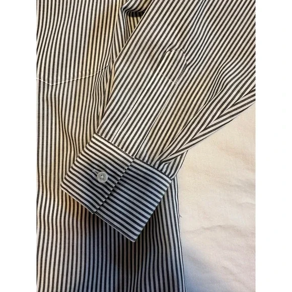 Foxcroft, size 4, Striped Wrinkle Free Button Down Collard‎ Shirt - Picture 7 of 8